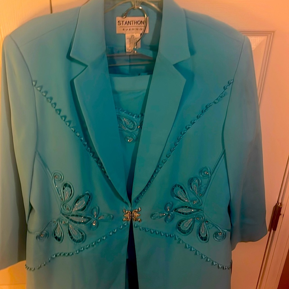 Perfect Mother of the Bride or Groom teal suit. exceptional for any occasion.